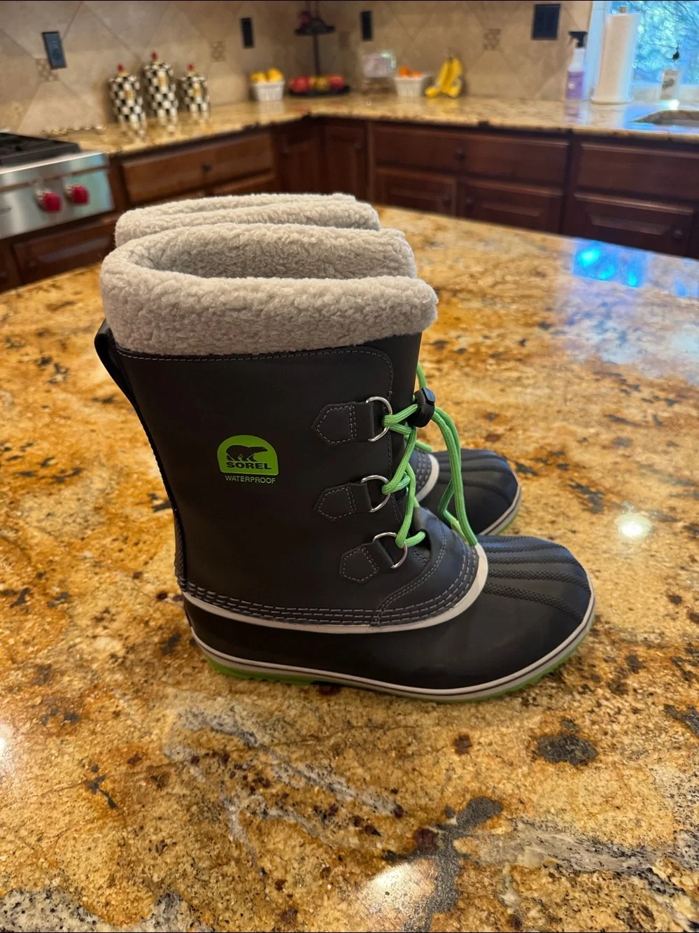 Sorrel kids boots size US 7M. Only worn once! Grey and green.